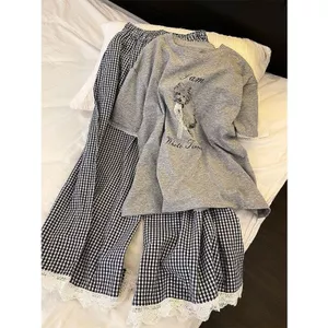 Phong cách Hàn Quốc mùa hè Phong cách mới Áo màu xám in hình dễ thương, Quần ren phong cách lười biếng thông thường Bộ đồ hai mảnh