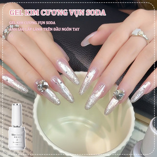 Miss Gooey Sơn móng tay gel đính đá lấp lánh mùa hè 2026 kiểu mới Làm sáng da siêu lấp lánh trong suốt như băng nghệ thuật vẽ móng đính đá lấp lánh.