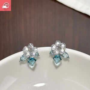 Bông tai nữ hoa xanh khí chất thời trang tinh tế và đa năng