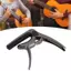 toyuvn HUIOP Metal Guitar Capo với Spring Pick Holder Đệm mềm cho đàn Ukulele Bass điện Acoustic Banjo Độ cứng cao Chống mài mòn (Nhiều màu)
