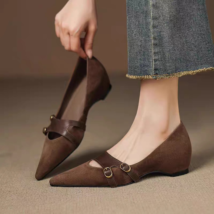 Thời Trang Phong Cách Mới Thấp Giày Slip On Bên Trong Tăng Chiều Cao PU Mũi Nhọn Miệng Nông Giày Cao Su Nữ Thoải Mái Mặc Bên Ngoài Chống Trơn Trượt Chống Mài Mòn Nhà Máy Giá Bán Buôn