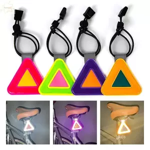 AWNGD 1 Cái Dấu Hiệu Tam Giác Phản Quang, Dây Đàn Hồi Nhựa An Toàn Kẹp, Bền Với Móc Lò Xo Cảnh Báo An Toàn Thẻ Treo Cho Ba Lô Túi Đi Học Trẻ Em