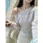 Mùa xuân hè 2026 Phong cách mới Khâu ren tinh khiết Phong cách mong muốn Cổ áo chéo Áo sọc Slim-fit quây