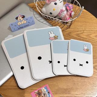 Gương gập mini in thỏ Miffy ôm bánh nền trắng