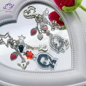 HFTOY Y2K Nana Hachi Móc Khóa Hoạt Hình Dâu Bass Đính Hạt Móc Khóa Thời Trang Nữ Tính Móc Khóa Túi Mặt Dây Chuyền Camera Quyến Rũ Cô Gái Quà Tặng ~
