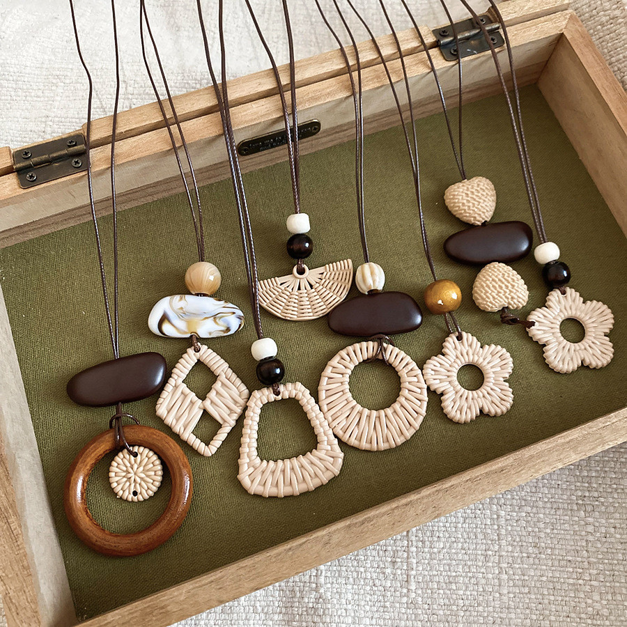 Vòng cổ Bohemian Mặt dây chuyền dài với dây da hạt gỗ, Tùy chọn đa phong cách, tông màu cổ điển, trang sức kỳ nghỉ đi biển có thể điều chỉnh cho nữ