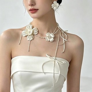 Chuỗi hạt hoa xương đòn và nơ tua rua - Trang sức cô dâu khí chất