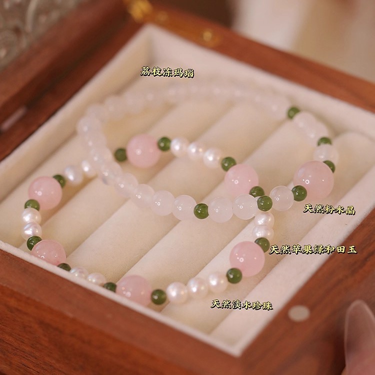 Vòng tay nữ pha lê hồng tự nhiên tinh tế và sang trọng