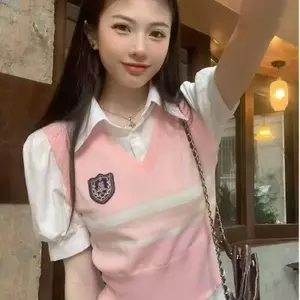 Thiết kế mùa hè Áo sơ mi phong cách Preppy giảm tuổi cổ khâu áo thun hai mảnh giả tay ngắn Thụy Điển