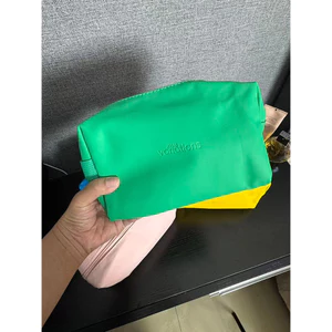 túi đựng cọ trang điểm túi đựng đồ trang điểm túi đựng mỹ phẩm mini Bốn Miếng Miễn Phí Vận Chuyển Hàng Hóa Đuôi PU Chống Thấm Nước Nhiều Màu Tay Cầm Mặt Cười Nhắc Nháy Túi Đựng Mỹ Phẩm Túi Bảo Quản Túi Vệ Sinh