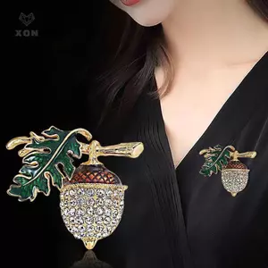 Thời trang tinh tế Kim cương giả hạt tuyết tùng Trâm cài Áo khoác nữ Huy hiệu Quần áo Phụ kiện trang sức [Mina]