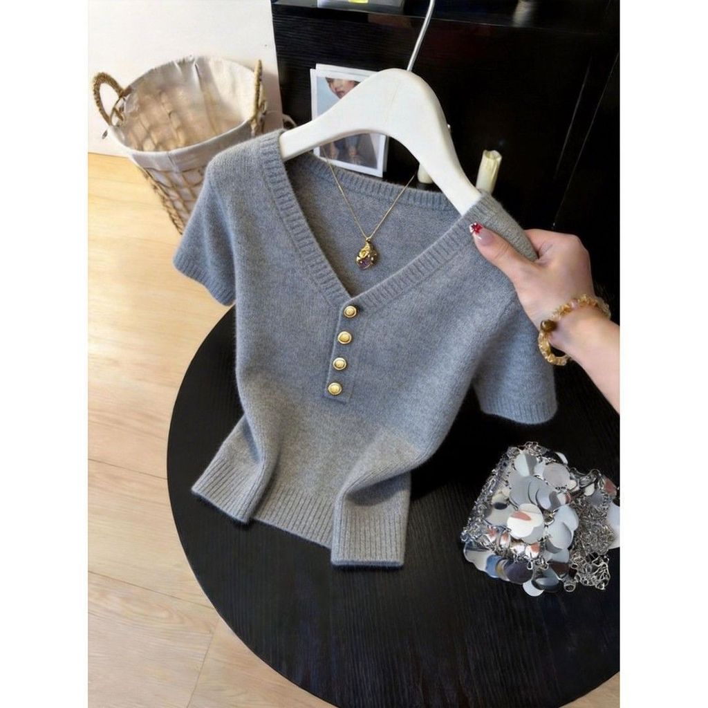 Mùa hè Phong cách mới kiểu Pháp Niche Áo len ngắn cổ chữ V cao cấp dành cho nữ, Màu xám đơn giản Slim-fit Slimer trông sang trọng hơn, Áo thun đi lại thời trang thường ngày hai