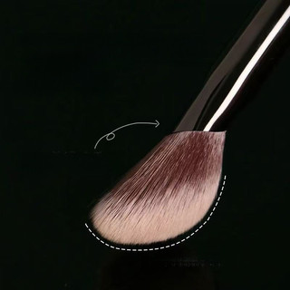 Bàn chải má hồng có góc cạnh Thích hợp để trang điểm