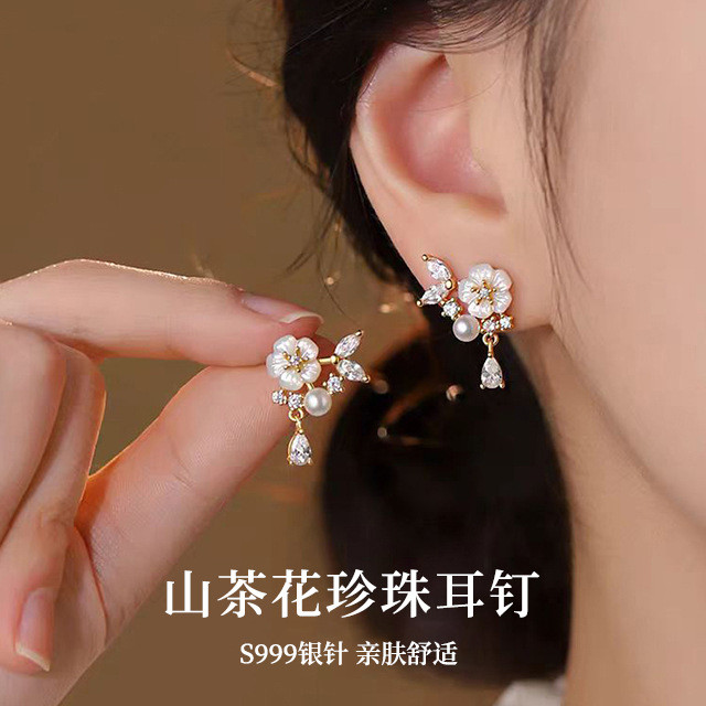 Bông tai Camellia tinh tế bạc S999