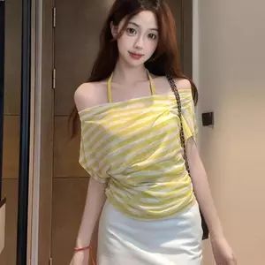 Áo thun dây hai mảnh sọc vàng giả một vai quây mỏng-