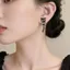 Bông tai mèo con màu đen PYCOU, Bông tai thả mèo đen hợp kim phong cách hoạt hình dễ thương, Phụ kiện trang sức ngọt ngào Phong cách Pháp Trang sức thời trang Bông tai sang trọng nhẹ cho bé gái