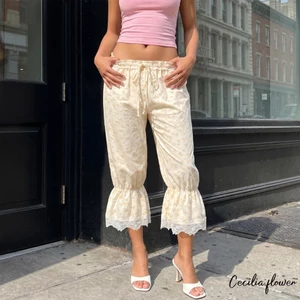 Quần nở hoa nữ in hoa Dây rút eo Pantaloons Ren Trim chắp vá Chuông đáy Quần Capri