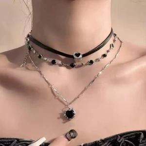 Dây chuyền trái tim đen nhiều lớp: Vòng cổ bằng da Gothic có dây chuyền bạc cho các bữa tiệc nữ