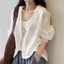 Áo khoác sơ mi trắng nữ phong cách cổ điển VN, phong cách mới xuân hè, áo len dài tay, thiết kế nghệ thuật, ánh sáng hiện đại, dáng rộng vừa vặn, áo chống nắng.