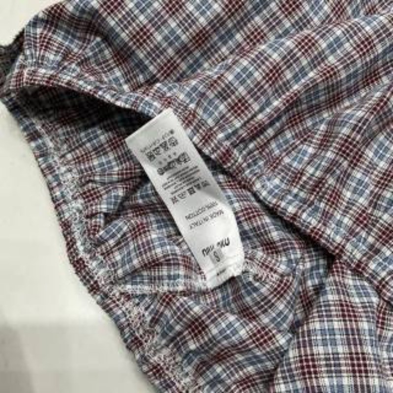 Bộ đồ nữ mới có áo sơ mi và váy ngắn có ve áo