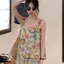 Mùa Hè 2026 Phong Cách Mới Hàn Quốc Retro Hoa Sling Áo Sơ Mi Nhỏ Nữ Phong Cách Kỳ Nghỉ Ngọt Ngào Dễ Thương Top