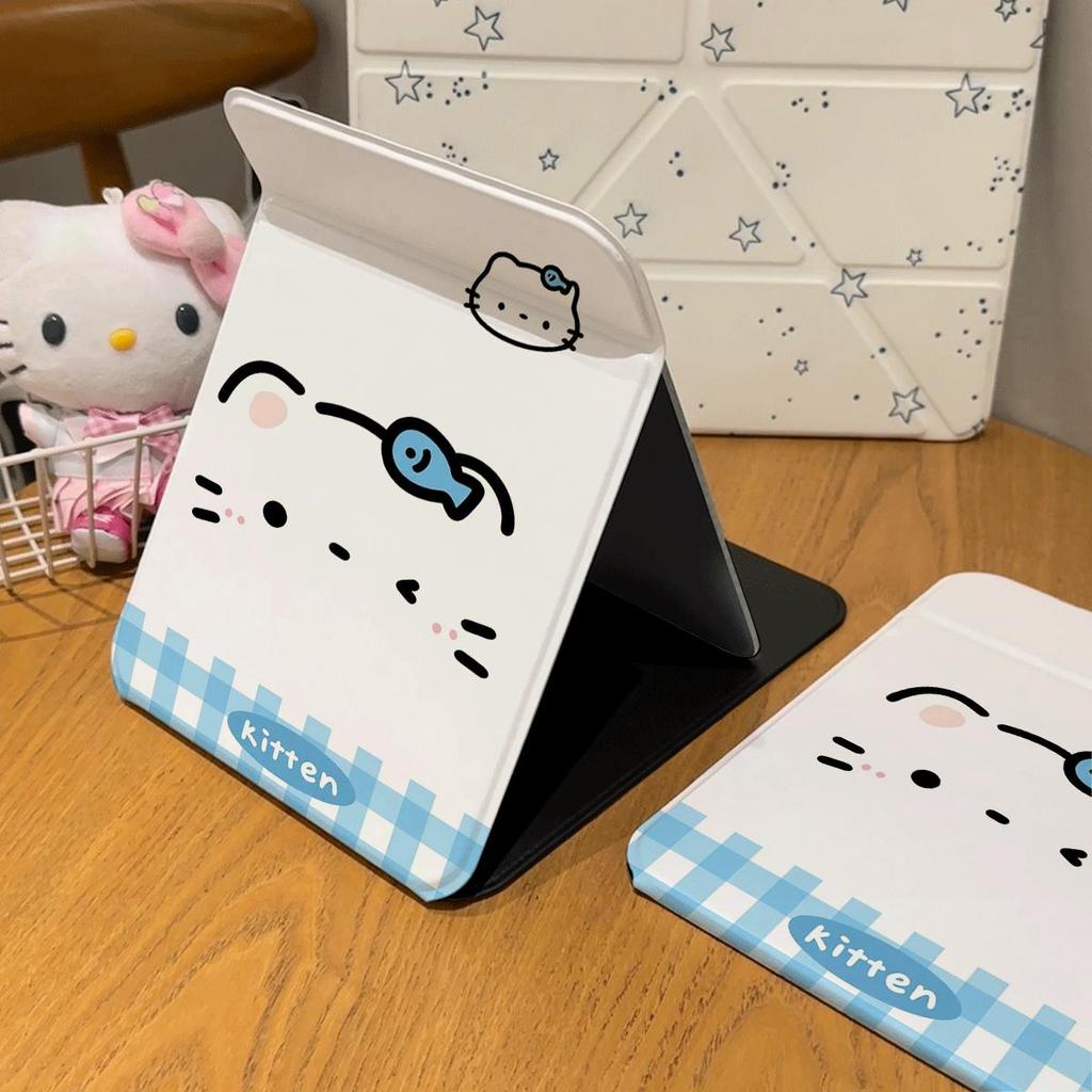 Gương gập cầm tay in Hello Kitty nền caro xanh dương