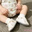 Giày Đi Bộ Đầu Tiên Cho Bé Hoạt Hình Dễ Thương Thiết Kế Động Vật Đế Mềm Chống Trơn Trượt Lưới Giày Đế Bằng