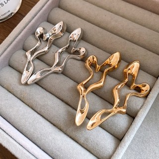 1 đôi bông tai có cảm giác thời trang, sang trọng nhẹ nhàng và cao cấp