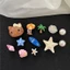 charm crocs chữ cái charm dép crocs chảm Giày Lỗ Giày Hoa Mùa Hè Đi Biển Đi Biển Dép Đi Biển Khóa Giày Thời Trang Dễ Thương Độc Đáo Tự Làm Ba Chiều Giày Trang Trí