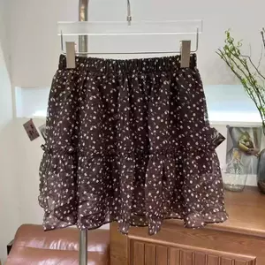 Máy móc màu cà phê Váy ngắn lưng co giãn hoa mùa hè Phong cách mới eo cao ôm sát hơn Quần lót váy phù hợp