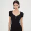 Pure Desire Style Hot Girl Áo thun ngắn tay phù hợp cho nữ mùa hè Slimer Look All-Match Design Button Top Slim