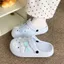 Mùa Hè 2026 Hoạt Hình Bên Ngoài Lỗ Giày Niche Seaside Phong Cách Kỳ Nghỉ Baotou Giày Nữ Đi Biển Sandal