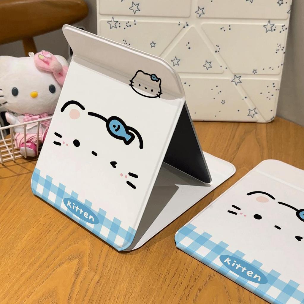 Gương gập cầm tay in Hello Kitty nền caro xanh dương