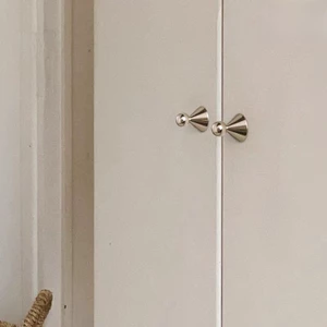 Pháp Hợp Kim Kẽm Tủ Quần Áo Tay Nắm Cửa Hiện Đại Đơn Giản Mạ Chrome Sáng Bạc Ngăn Kéo Tủ Một Lỗ Tay Cầm Chắc Chắn PS2X