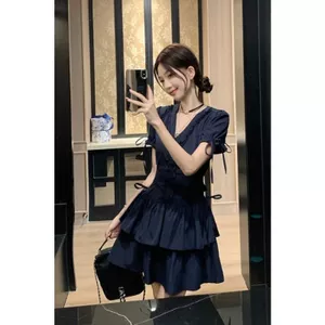 Váy ngắn tay cổ chữ v ren mùa hè Phong cách mới kiểu Pháp dáng hẹp mỏng hơn Váy chữ A có dây buộc bánh S