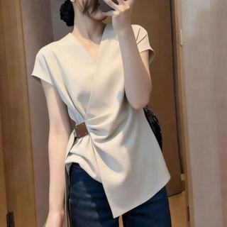 [Giảm giá trong thời gian có hạn] Mùa hè Phong cách mới Slim-fit Slimer Look Top Phiên bản Hàn Quốc Áo sơ mi ngắn tay cổ chữ V phù hợp thời trang đi lại