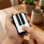 FUHUIOT Piano Căng Thẳng Clicker Móc Khóa, 3D In Mới Lạ Bàn Phím Đàn Piano Clicker, Tại Móc Khóa 5 Phím Bấm Nhựa Hiệu Ứng Âm Thanh Fidget Piano Clicker Charm Móc Khóa Chìa Khóa Xe Ô Tô