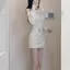 Váy dài tay đeo vai nữ mùa thu đông phong cách mới bên trong phù hợp với phong cách sang trọng Giảm tuổi Váy hông màu trắng phù hợp