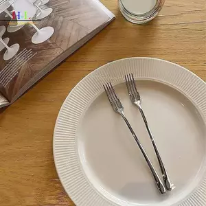 HL Thép không gỉ Nĩa Trái Cây Lỗ Tròn Nĩa Hộ Gia Đình Nĩa Bánh Trung Thu Nhà Hàng Nĩa Trái Cây Bánh Món Tráng Miệng Nĩa Bàn Ăn LMWU