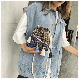 Túi Độc Đáo Nữ Phong Cách Mới Phong Cách Dân Tộc Tua Rua Bucket Bag ins Tất Cả Trận Đấu Một Vai Lộn