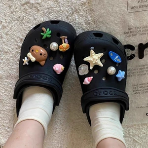 charm crocs chữ cái charm dép crocs chảm Giày Lỗ Giày Hoa Mùa Hè Đi Biển Đi Biển Dép Đi Biển Khóa Giày Thời Trang Dễ Thương Độc Đáo Tự Làm Ba Chiều Giày Trang Trí