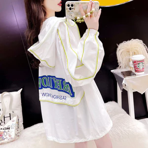 Áo khoác chống nắng dài tay có mũ trùm đầu in chữ dành cho nữ, áo khoác rộng cỡ lớn