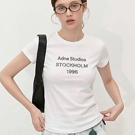 Áo thun dài tay in logo cổ điển mới dáng rộng vừa vặn
