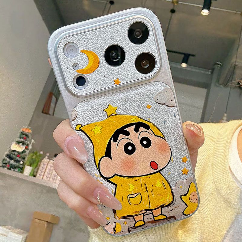 Ốp iPhone Lucky Crayon Shin-Chan Họa Tiết Da Mềm Cao Cấp Bảo Vệ Camera - iPhone 11/12/13/14/15/16/17/Plus/Air/Pro/Max