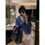 Áo sơ mi cổ chữ v dáng rộng Dopamine Klein Blue dành cho nữ Xuân Thu 2025 Phong cách mới Phong cách Pháp Mặc áo sơ mi phong cách phương Tây