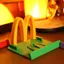 Giá đỡ điện thoại di động để bàn M McDonald 's Đồ trang trí nhỏ Văn phòng sáng tạo cho điện thoại di động