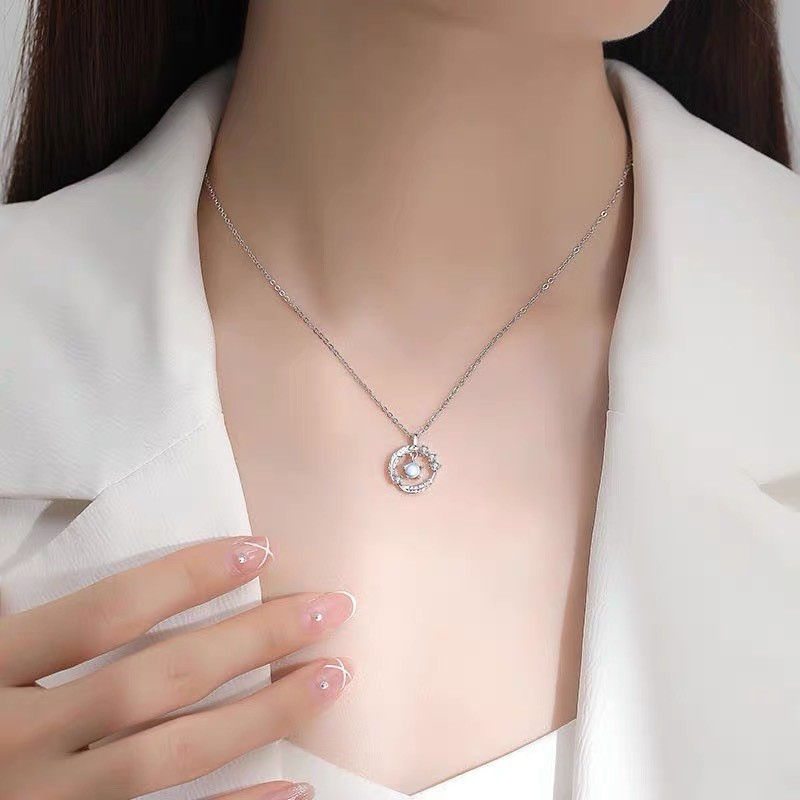 Tính khí thời trang mới của Trung Quốc zircon lông vũ mặt dây chuyền hình học cá tính và đa năng Vòng cổ nữ