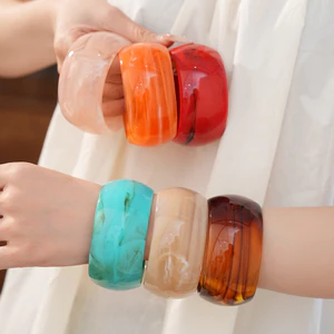 1 chiếc vòng tay nhuộm tròn acrylic mặt rộng phong cách Âu Mỹ