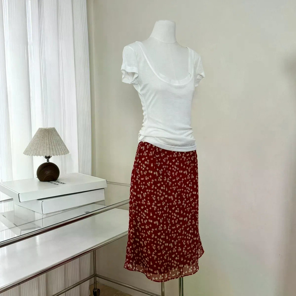 Váy mùa hè hoa cổ điển hoa màu đỏ Váy mùa hè dài vừa phải