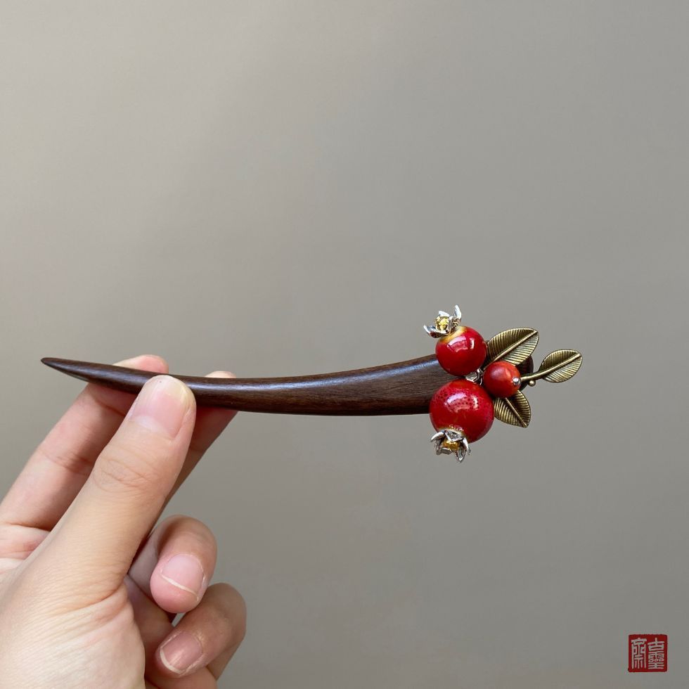WHX-Hairpin {Cây táo gai} Phong cách Mori Văn học Trái cây đỏ Gỗ đàn hương Phụ kiện tóc Mục vụ Không khí Thiết kế phù hợp Kẹp tóc ngắn